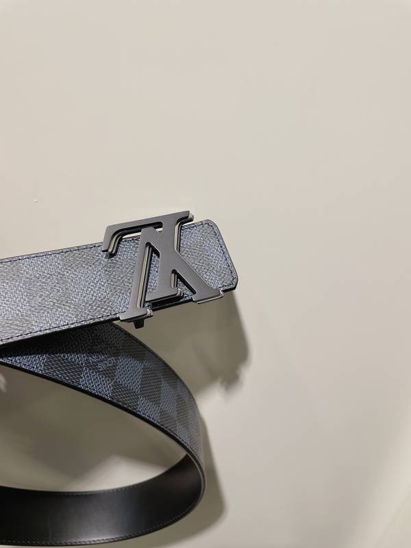 Louis Vuitton 40MM Belt LVB00370